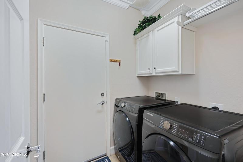 4237 E Blue Spruce Ln-33