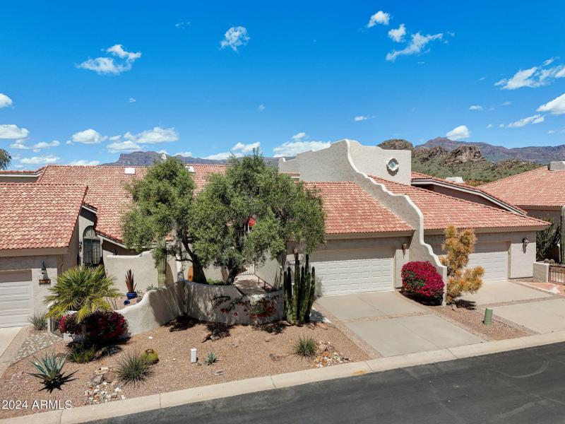 E Greenview Dr-034