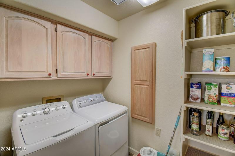 E Greenview Dr-027
