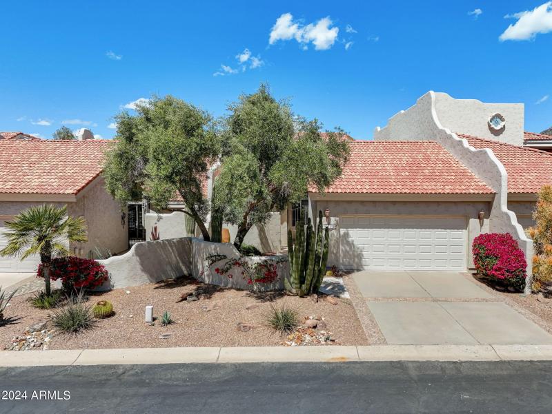 E Greenview Dr-032