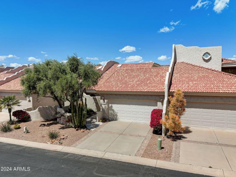 E Greenview Dr-033