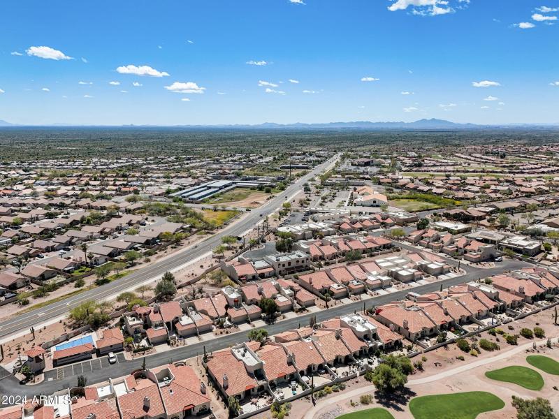 E Greenview Dr-042
