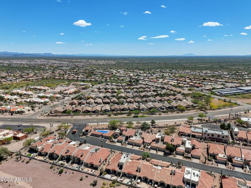 E Greenview Dr-044