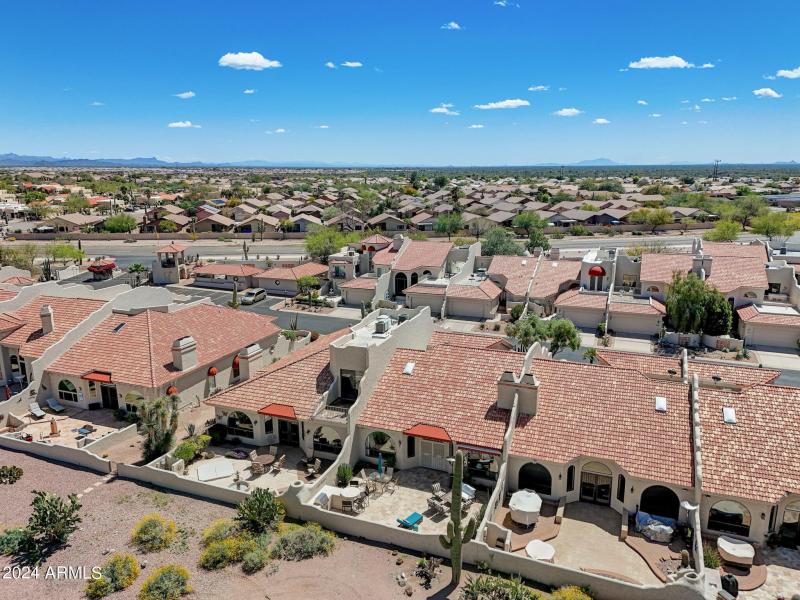 E Greenview Dr-045