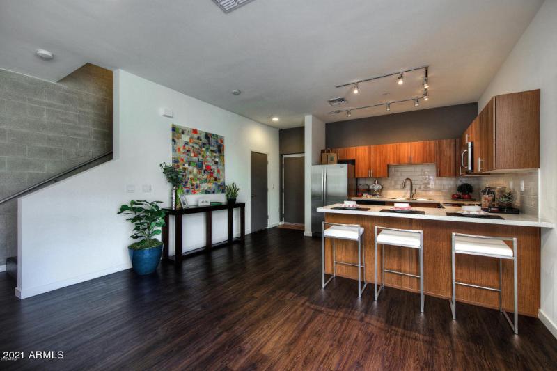 20161111212511148011000000-t