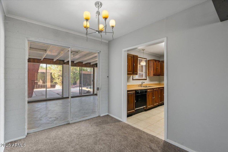 16-Dining and kitchen