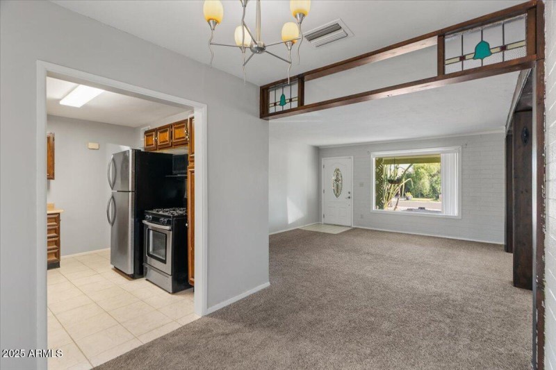 17-Dining and kitchen