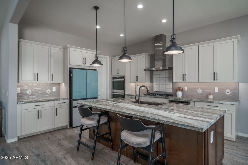 5) KITCHEN