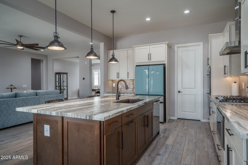 6) KITCHEN