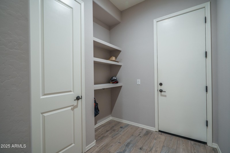 38) MUD ROOM