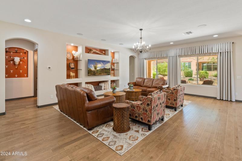 26647 W Covey Ln-11