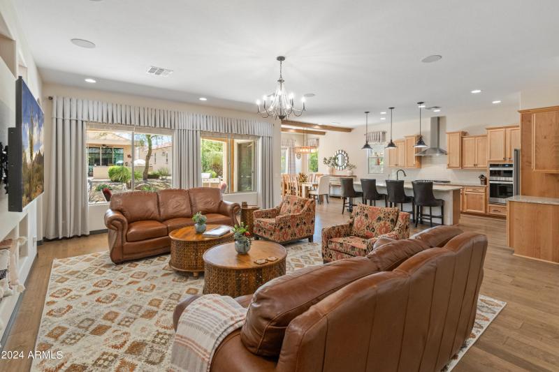 26647 W Covey Ln-12