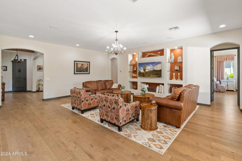 26647 W Covey Ln-30