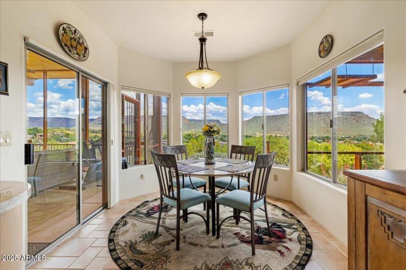 13-Breakfast Nook