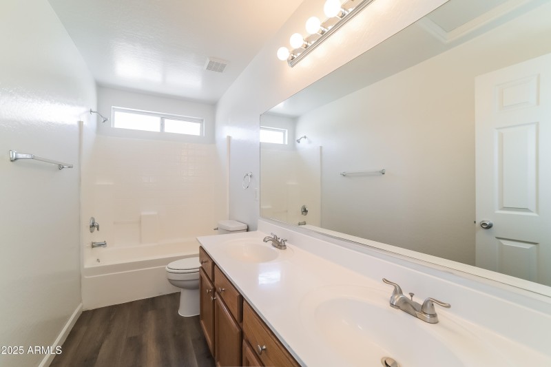 1015459.22650 W Pima St - Bathroom