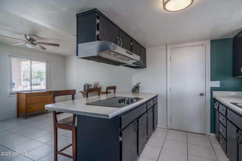 10) KITCHEN