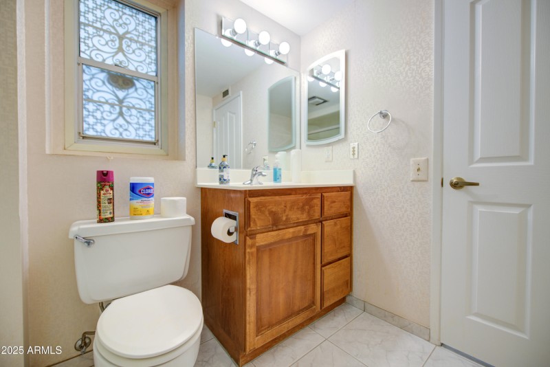 Bathroom 2-pic 2