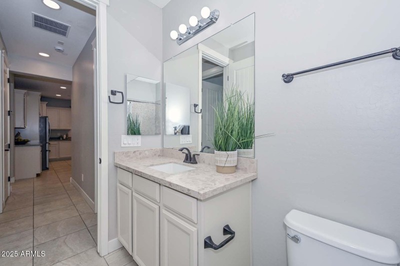 Hall Bath2