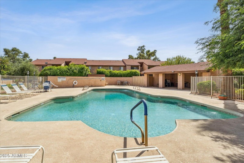 21-020-community-pool