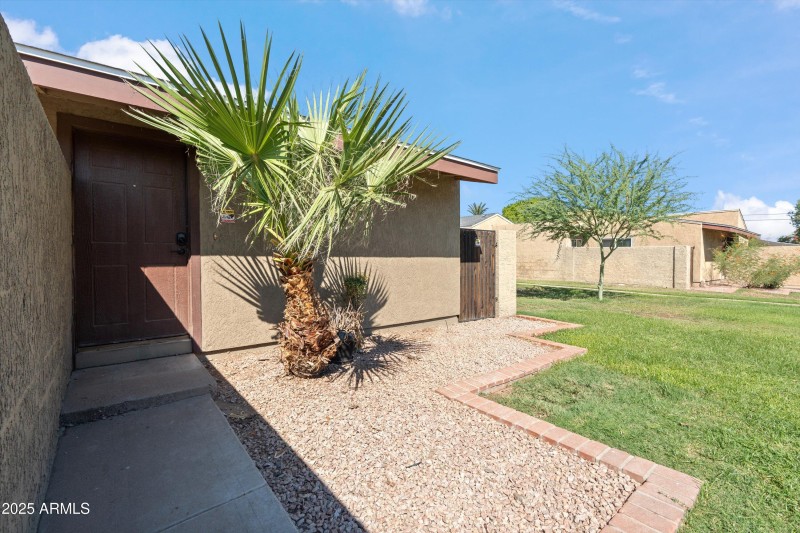 05-Entry Walkway