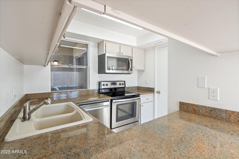 09-Kitchen