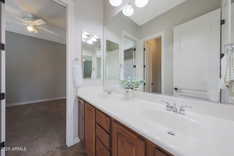 Jack and Jill bath