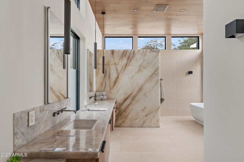 Primary bath w/Patagonia shower