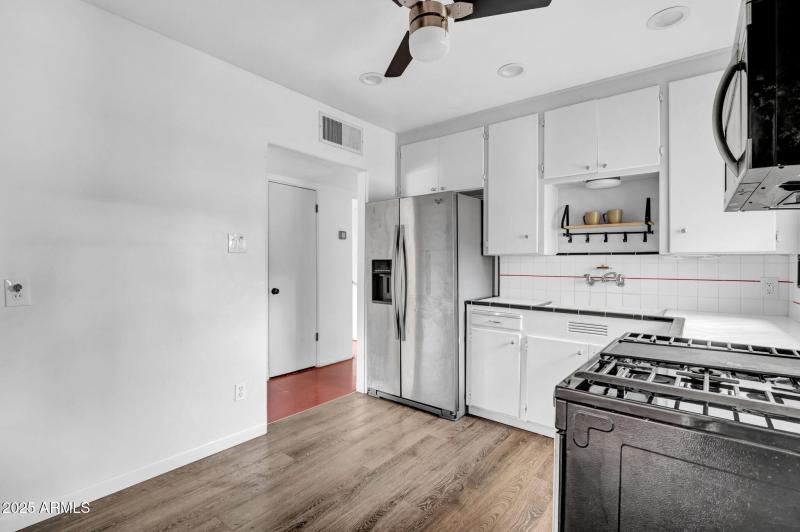 kitchen laminate floors