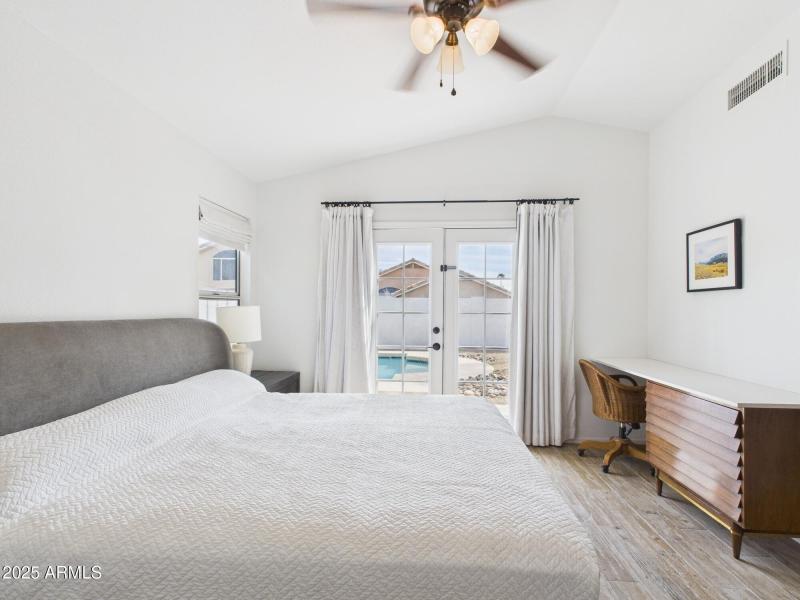 CAM02404G0-PR0143-STILL002