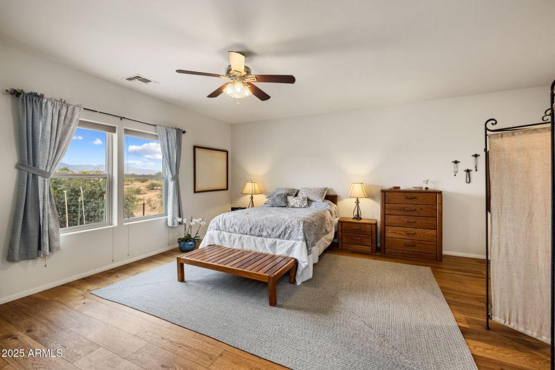 14-Primary Bedroom_1