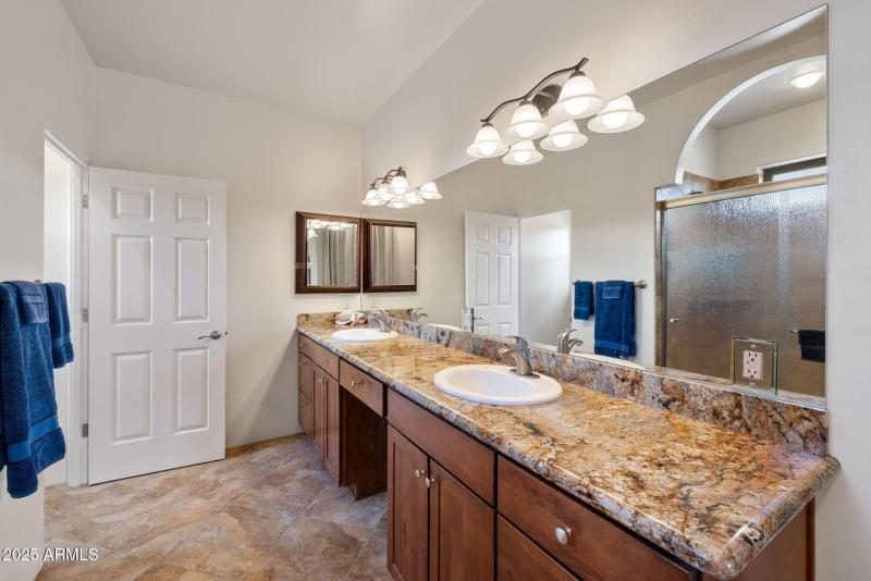 16-Primary Bathroom_1