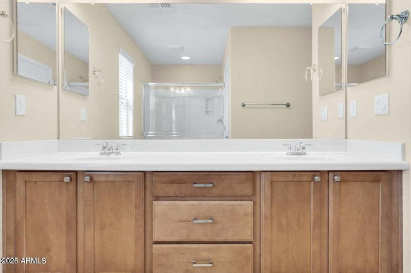 3639 W Thalia Ct - Double Sinks in main