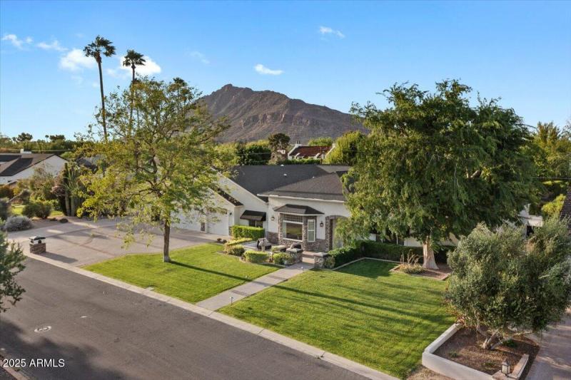 005-Aerial front of home