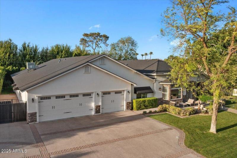 006-Aerial front of home