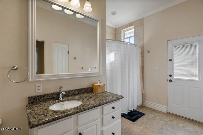 050-Casita full bath