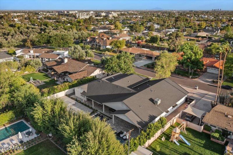 077-Aerial back of home