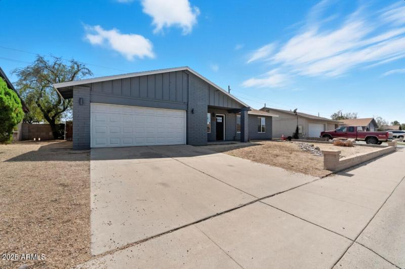 6337 W Caron St-3