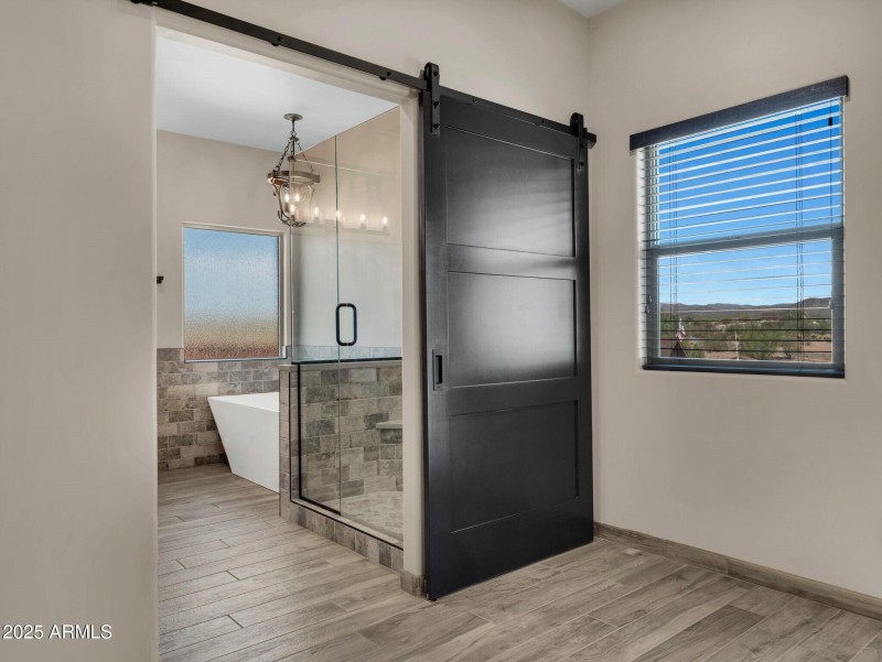 030_Entrance primary bathroom