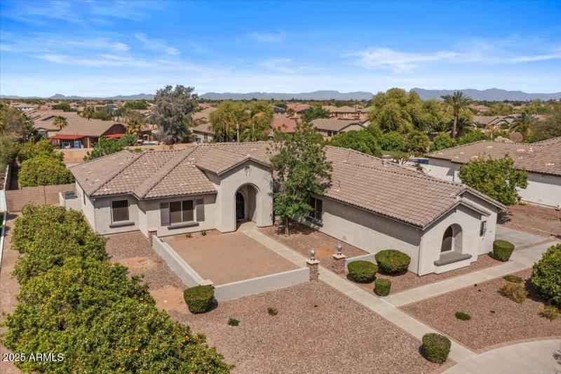 06-Aerial front of home