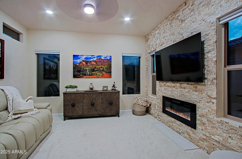 Executive Suite Living Room 6