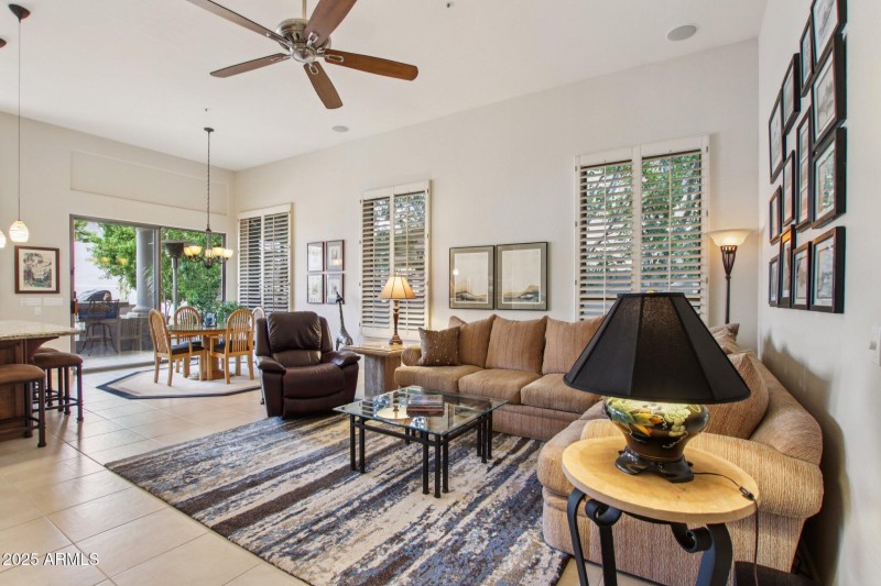 5-web-or-mls-E Altadena Dr-S2708-005