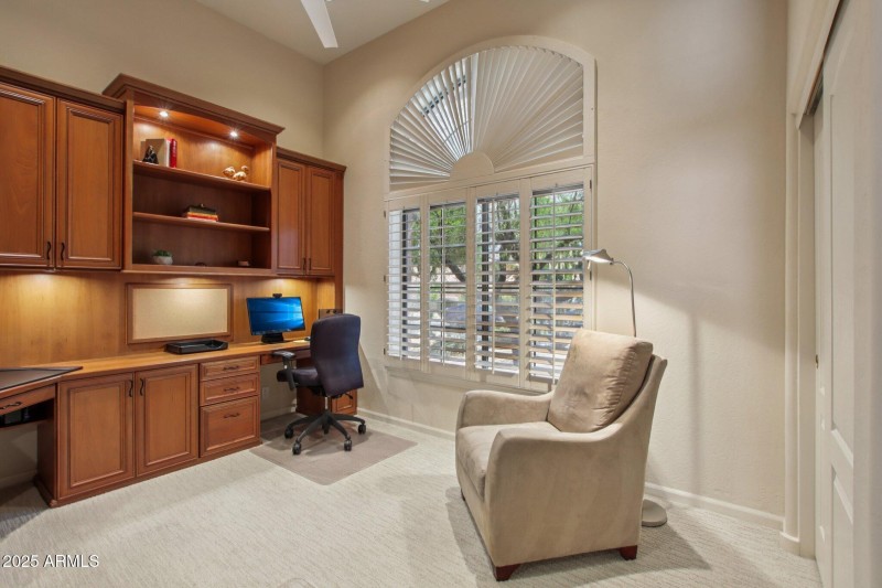 22-web-or-mls-E Altadena Dr-S2708-022