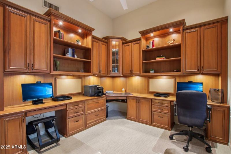 23-web-or-mls-E Altadena Dr-S2708-023