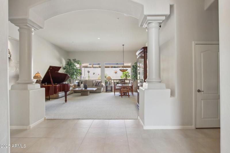 28-web-or-mls-E Altadena Dr-S2708-028