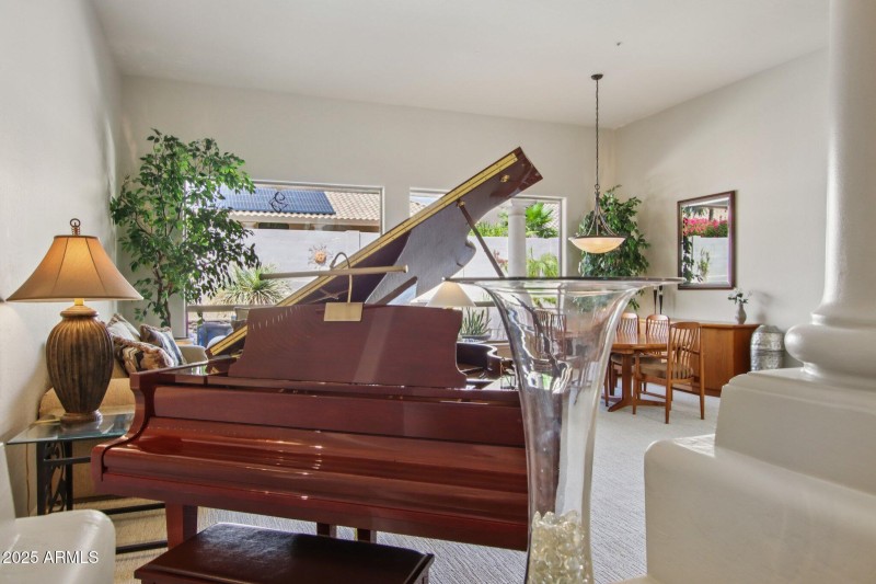 29-web-or-mls-E Altadena Dr-S2708-029