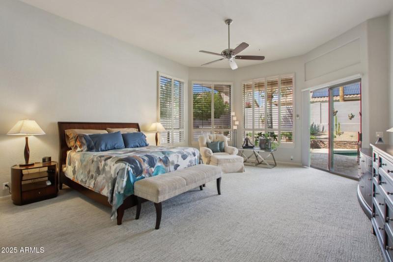 30-web-or-mls-E Altadena Dr-S2708-030