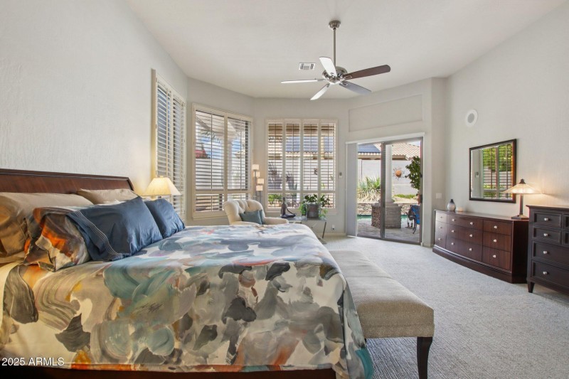 33-web-or-mls-E Altadena Dr-S2708-033