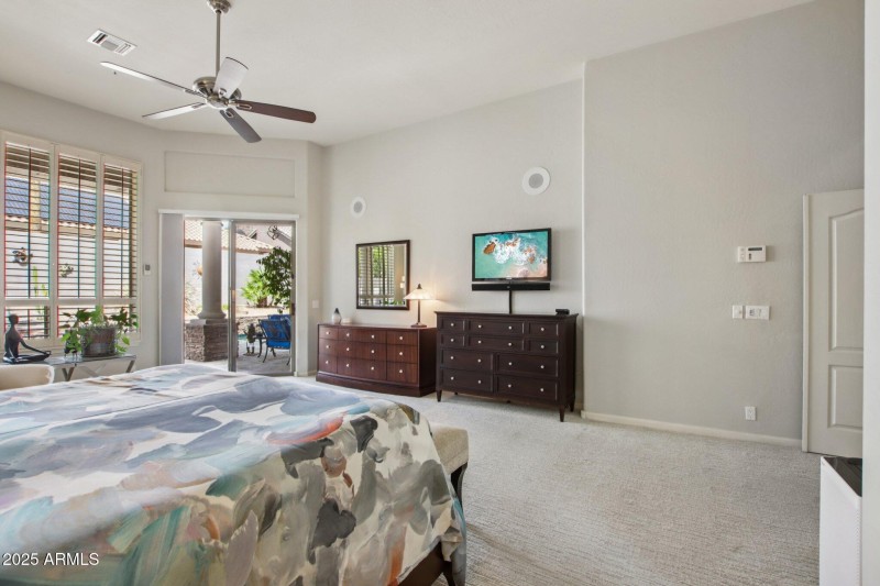 34-web-or-mls-E Altadena Dr-S2708-034