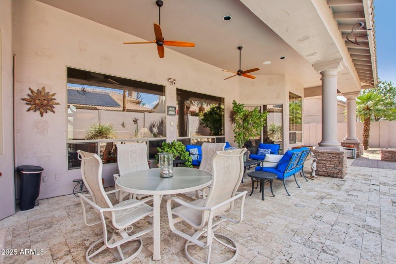 48-web-or-mls-E Altadena Dr-S2708-050