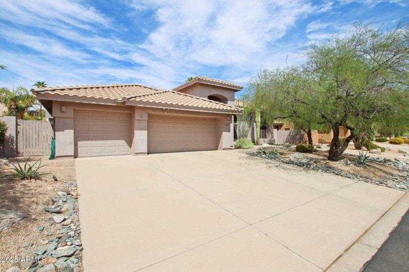 52-web-or-mls-E Altadena Dr-S0209-002